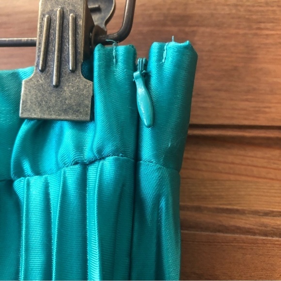 Haute Monde /NWT/ Green accordion pleated skirt/ size M - Picture 2 of 12